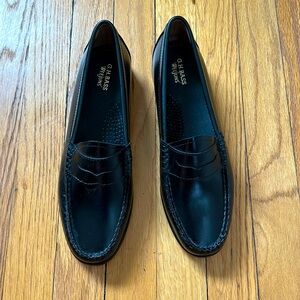 G.H. Bass Whitney Weejuns Loafers -Black, Size 9